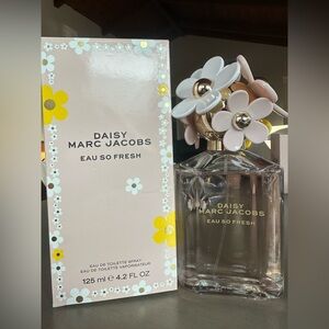 NEW Marc Jacobs Daisy Eau so Fresh Perfume Toilette